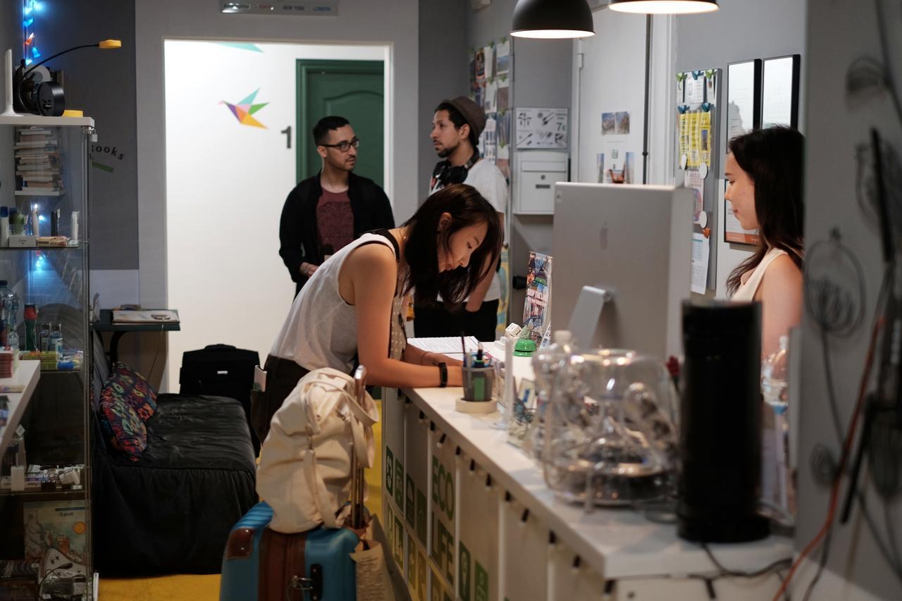 Sleep Green - Certified Eco Youth Hostel Barcelona Eksteriør billede