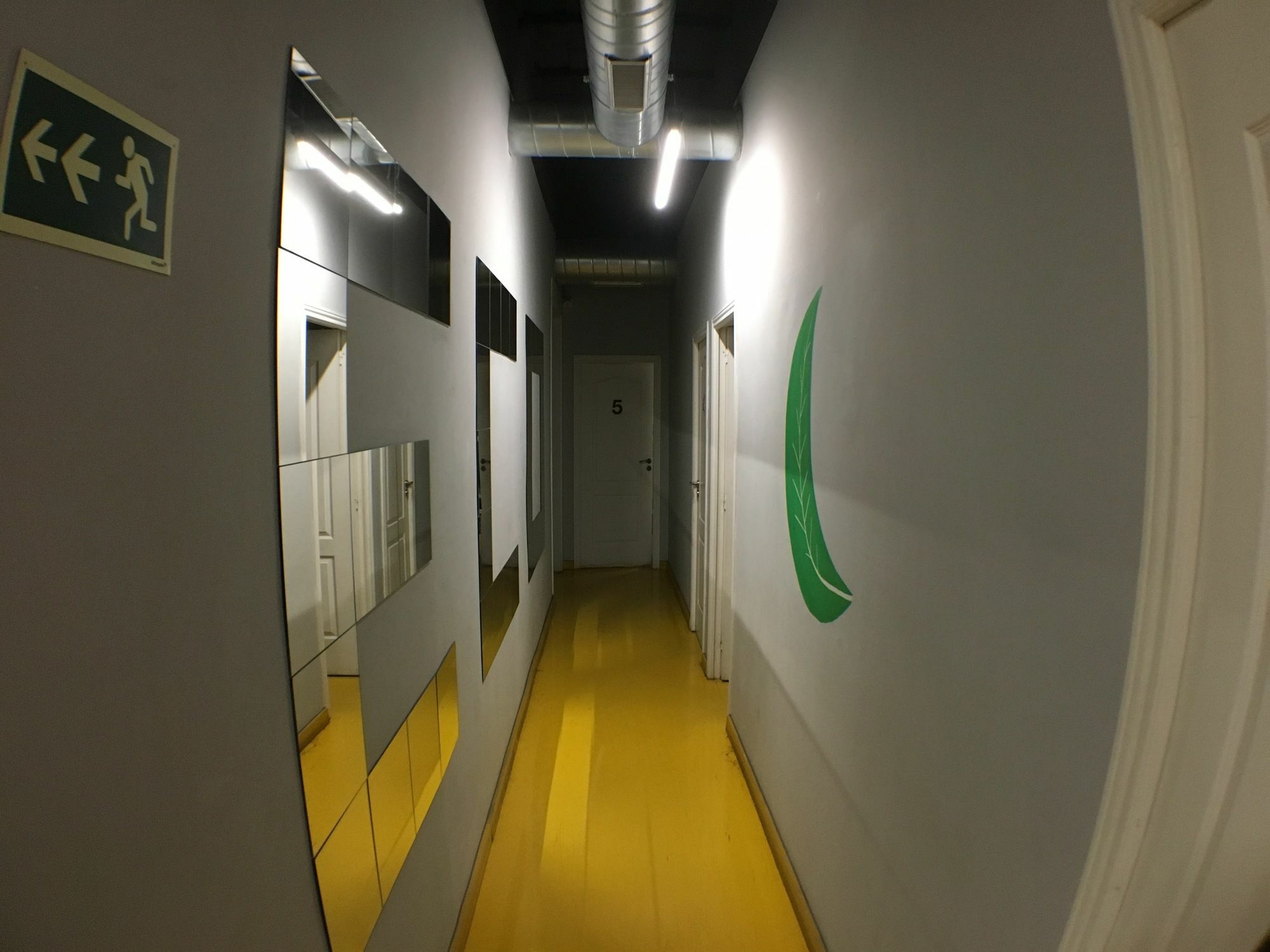 Sleep Green - Certified Eco Youth Hostel Barcelona Eksteriør billede