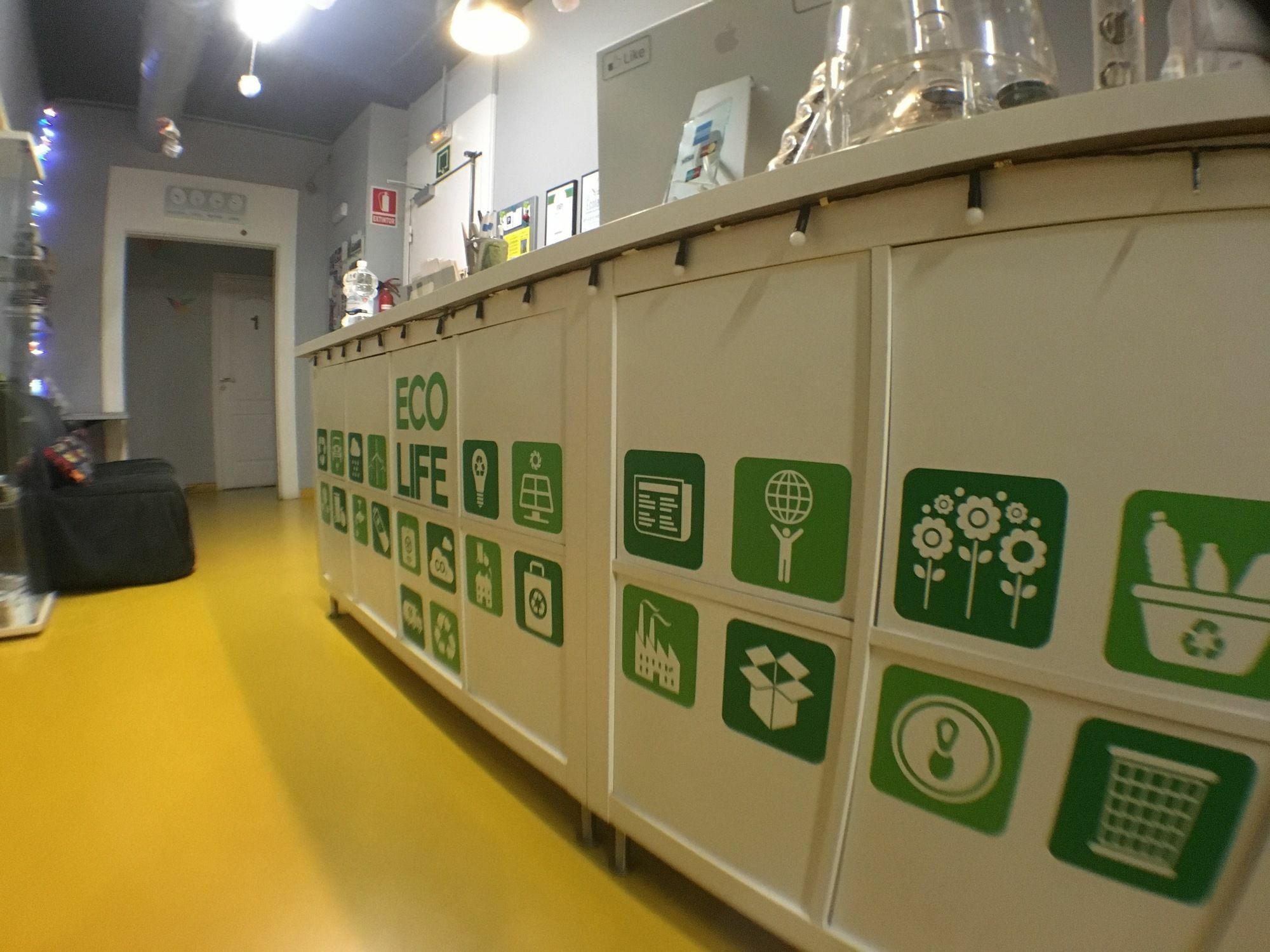 Sleep Green - Certified Eco Youth Hostel Barcelona Eksteriør billede