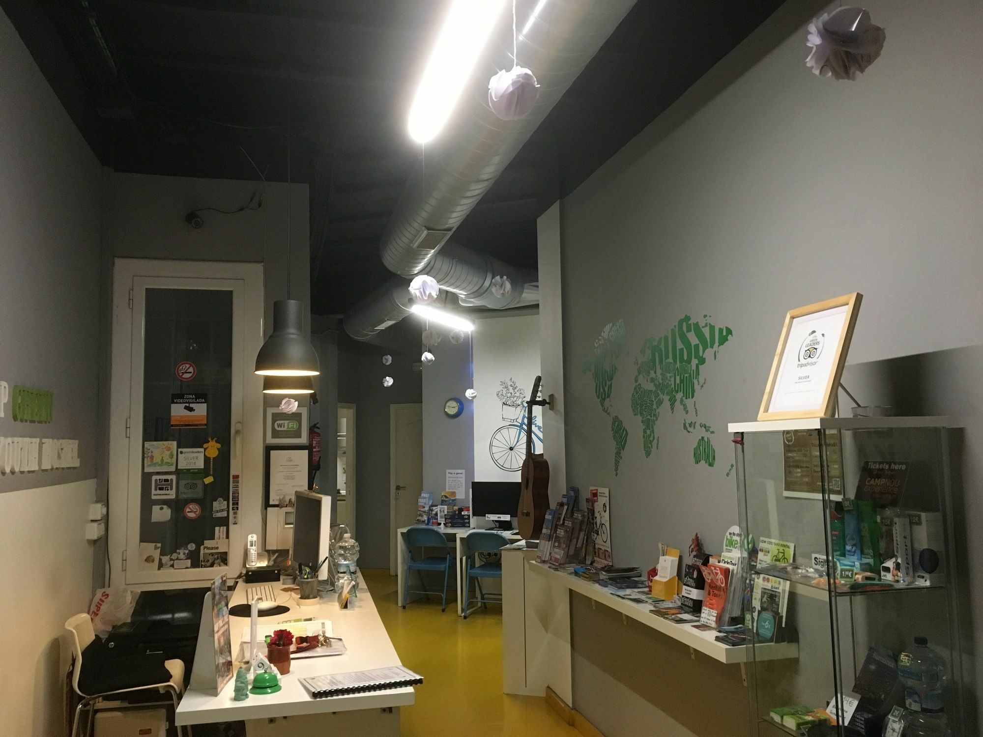 Sleep Green - Certified Eco Youth Hostel Barcelona Eksteriør billede