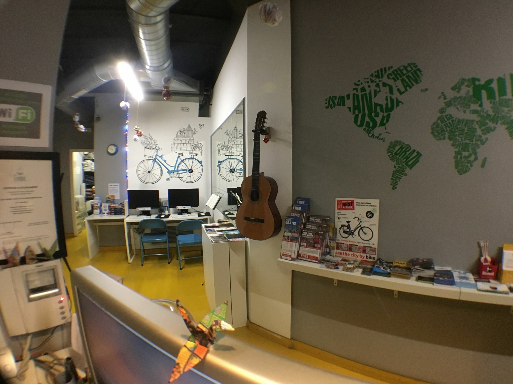 Sleep Green - Certified Eco Youth Hostel Barcelona Eksteriør billede
